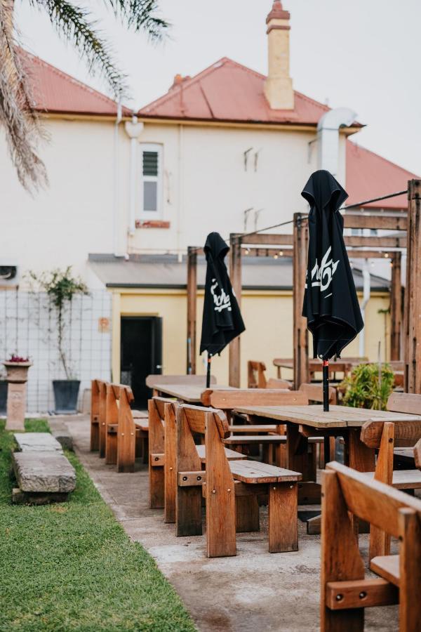 Holmesville Hotel Экстерьер фото