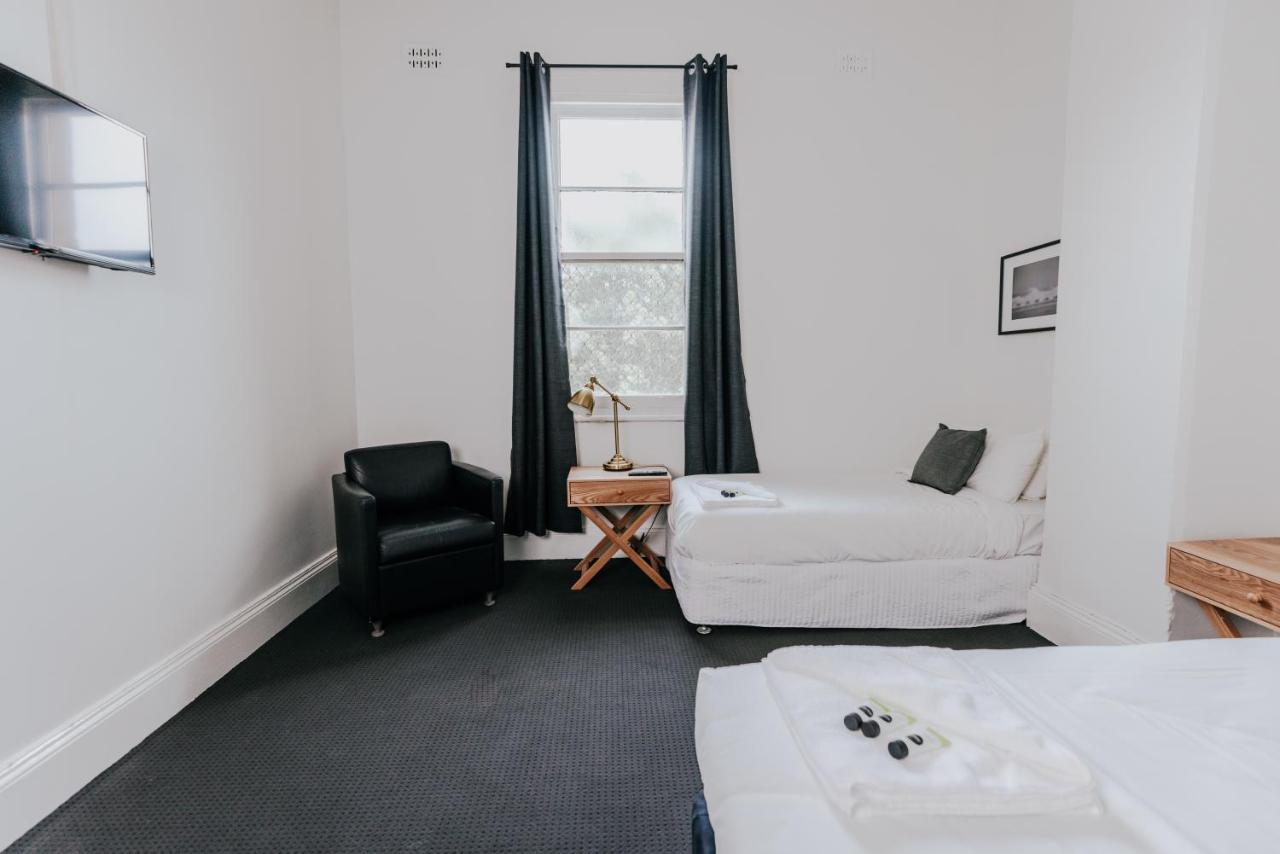 Holmesville Hotel Экстерьер фото