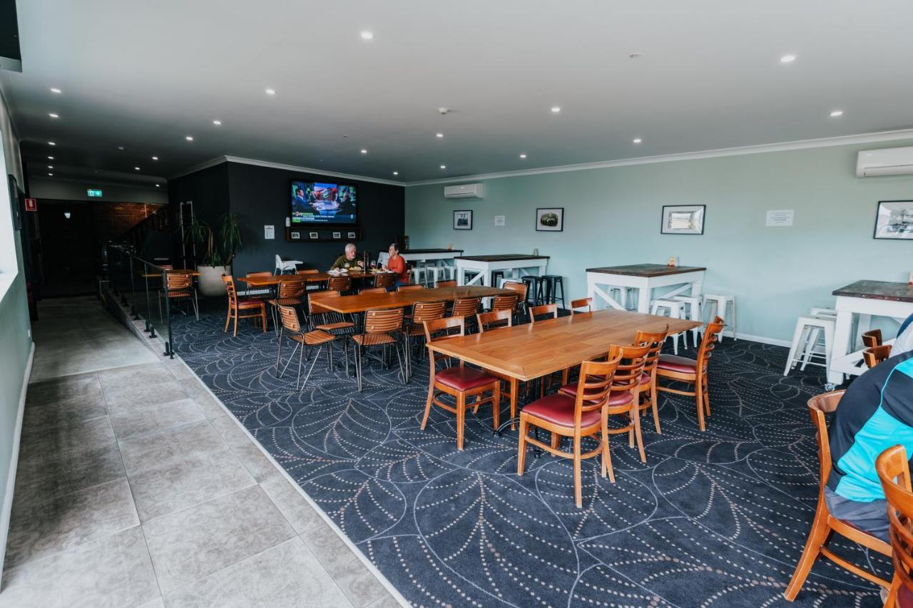 Holmesville Hotel Экстерьер фото