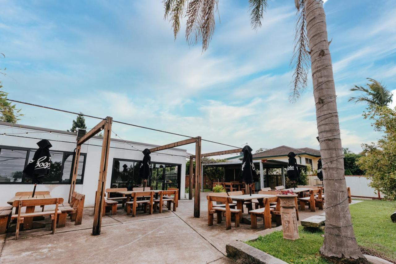 Holmesville Hotel Экстерьер фото