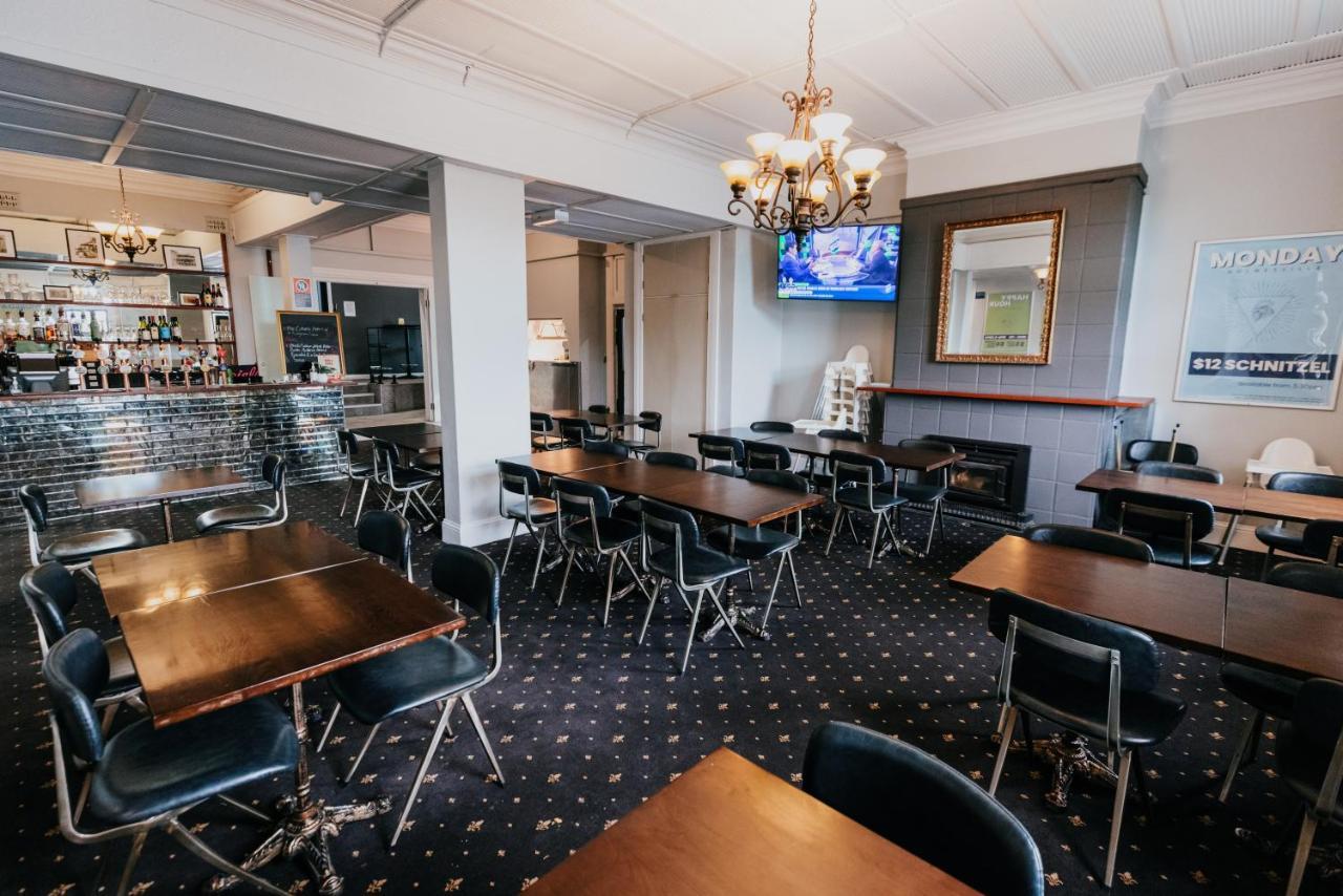 Holmesville Hotel Экстерьер фото
