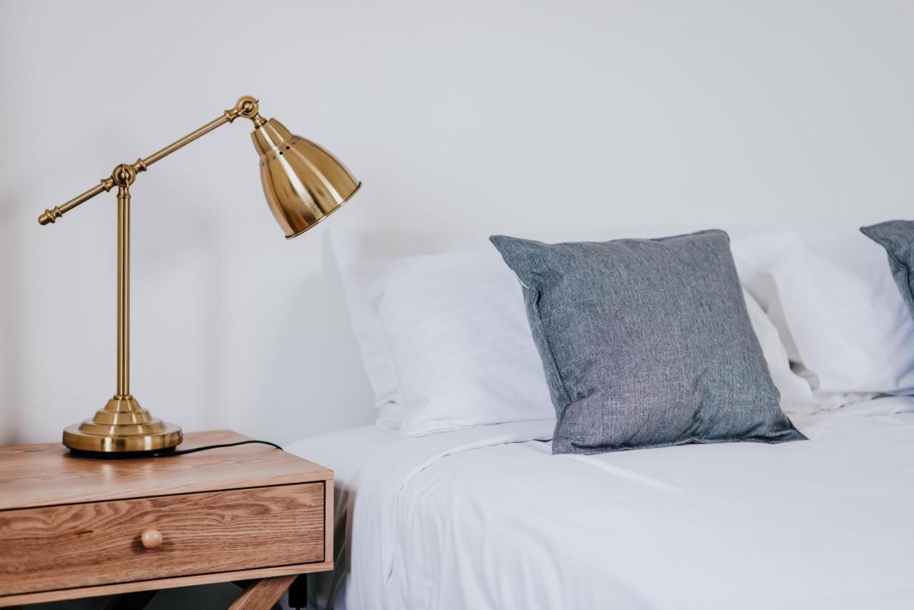 Holmesville Hotel Экстерьер фото